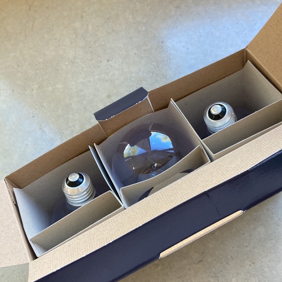 GE Reveal lightbulbs set of 3. New in box. Moved and won’t need. Vivid color - Picture 5 of 6